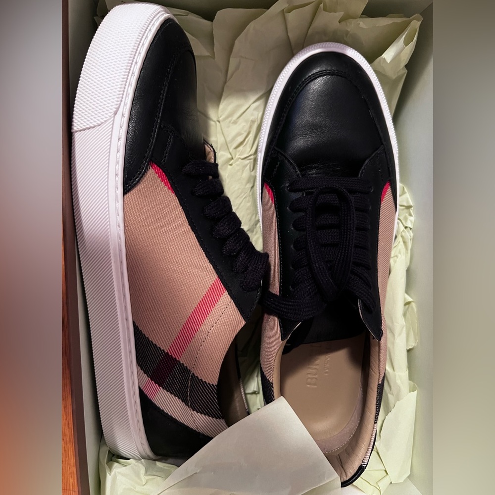 Burberry Shoes(size 7)